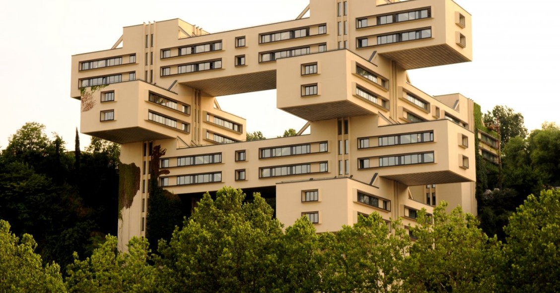 Este monumental edifício de betão é a sede do Banco da Geórgia 