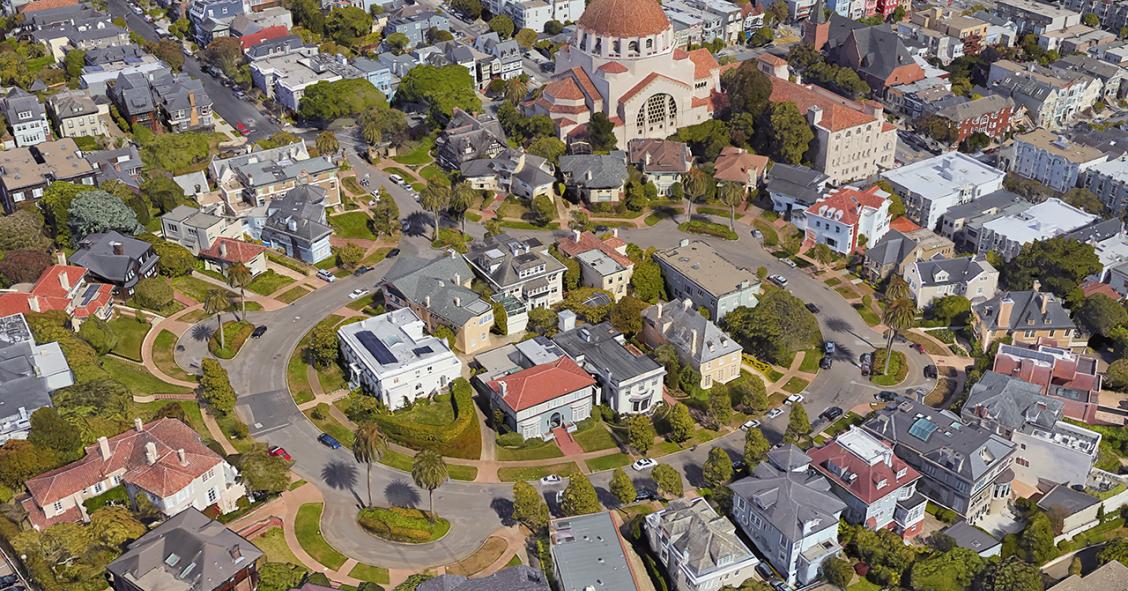 A história do casal que comprou uma rua rodeada de casas milionárias por 76.000 euros 