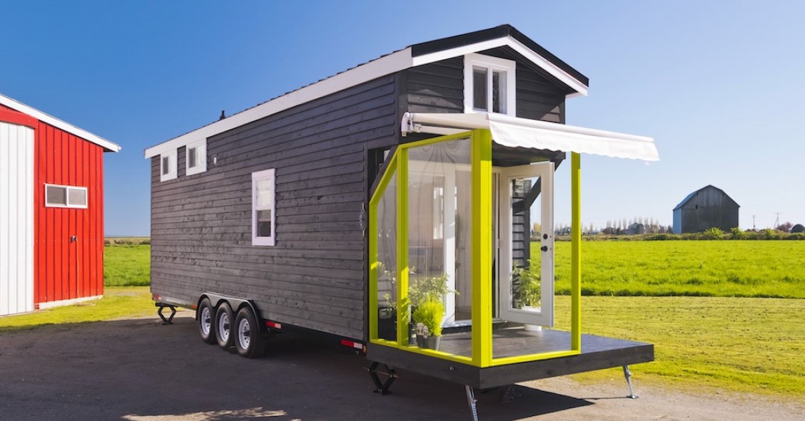 Esta minicasa sobre rodas foi personalizada pela Mint Tiny House Company