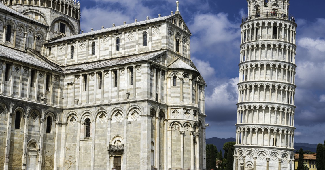 A Torre de Pisa tem uma inclinação de cinco graus...