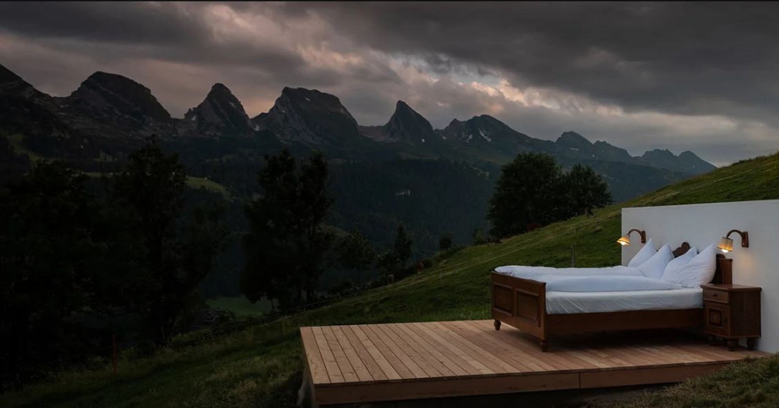 Um hotel onde não há telhado nem paredes