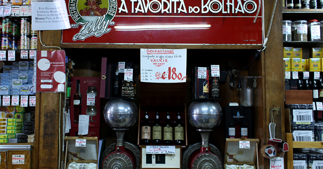 Porto reconheceu 75 lojas “históricas”: 62 já receberam a placa das mãos de Rui Moreira