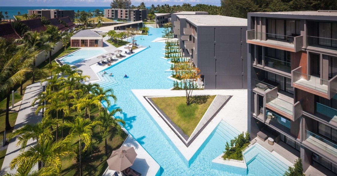 O hotel fica em Khao Lak