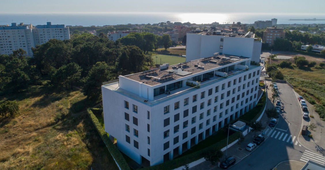 Histórico Forte da Ervilha no Porto convertido em complexo habitacional com vistas para o mar