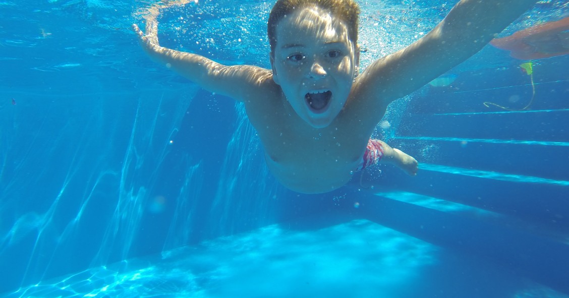 Piscinas em condomínios: regras e perigos a ter em conta