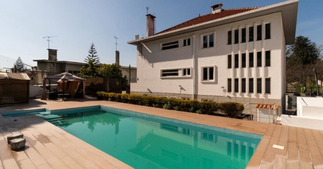 This three storey luxury villa is for sale on idealista