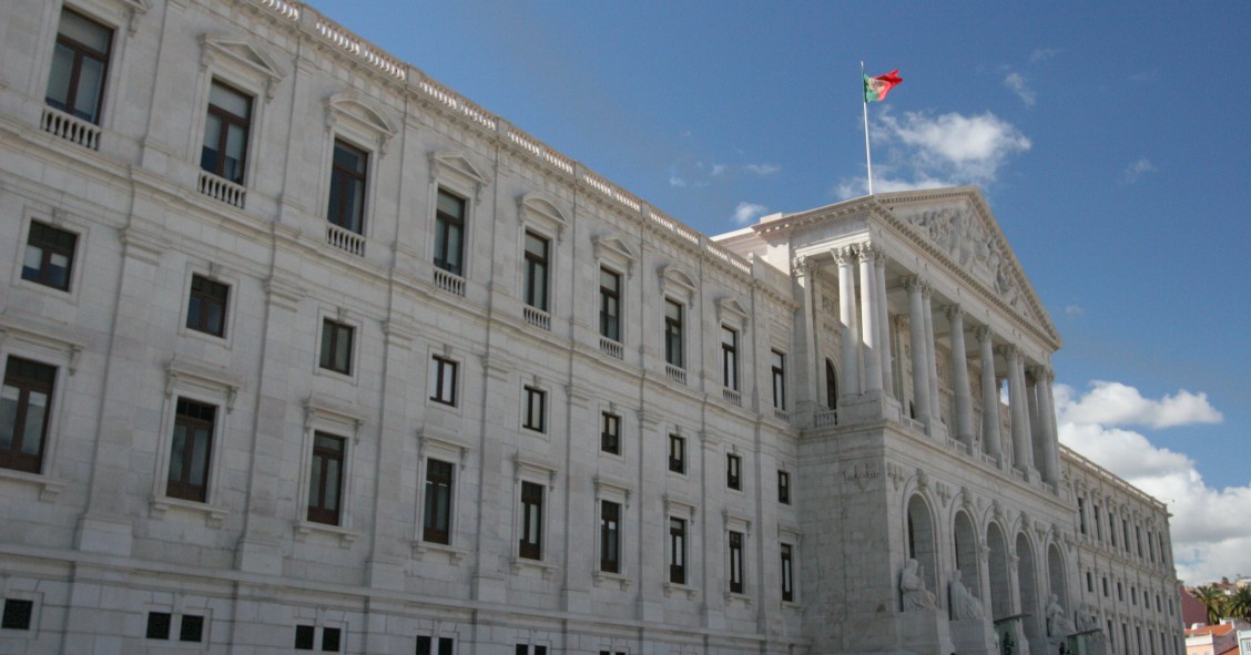 "OE 2020 vai reforçar investimento público na habitação", garante ministro