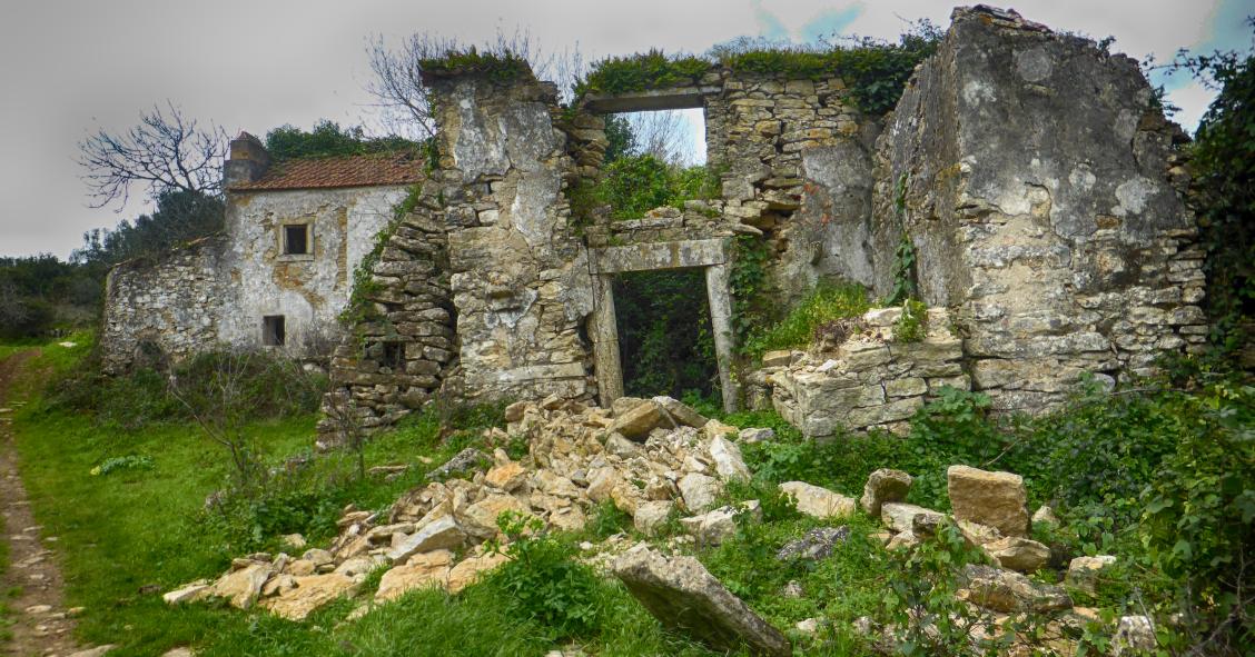 Projeto turístico para ressuscitar aldeia-fantasma travado pela Câmara de Sintra
