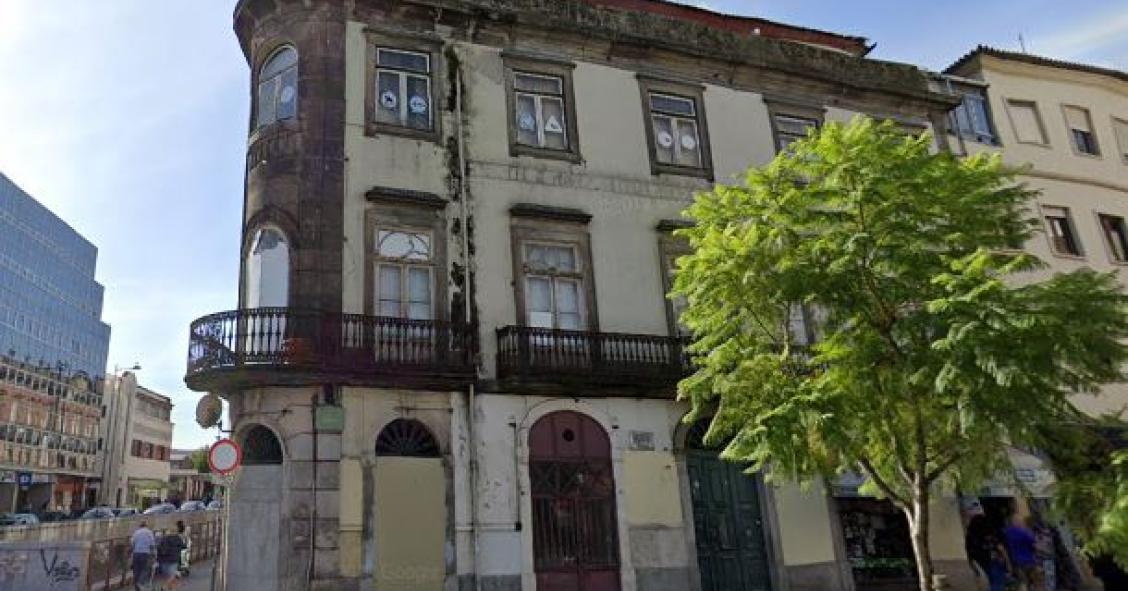 Edifício do antigo Hotel do Louvre no Porto vai ser reabilitado e convertido em habitação