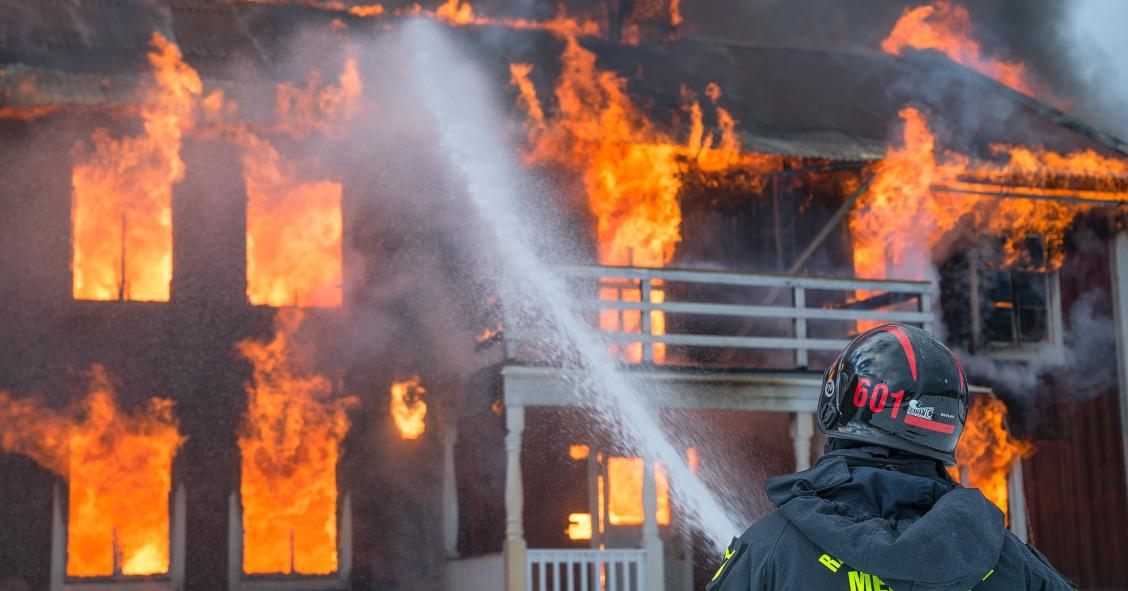 Proteger a casa e bens em caso de incêndio: as medidas que os condomínios devem pôr em prática 