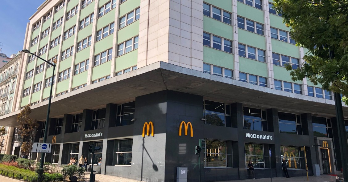 McDonald’s abre restaurante de 700 m2 no Marquês de Pombal – é um dos maiores de Portugal