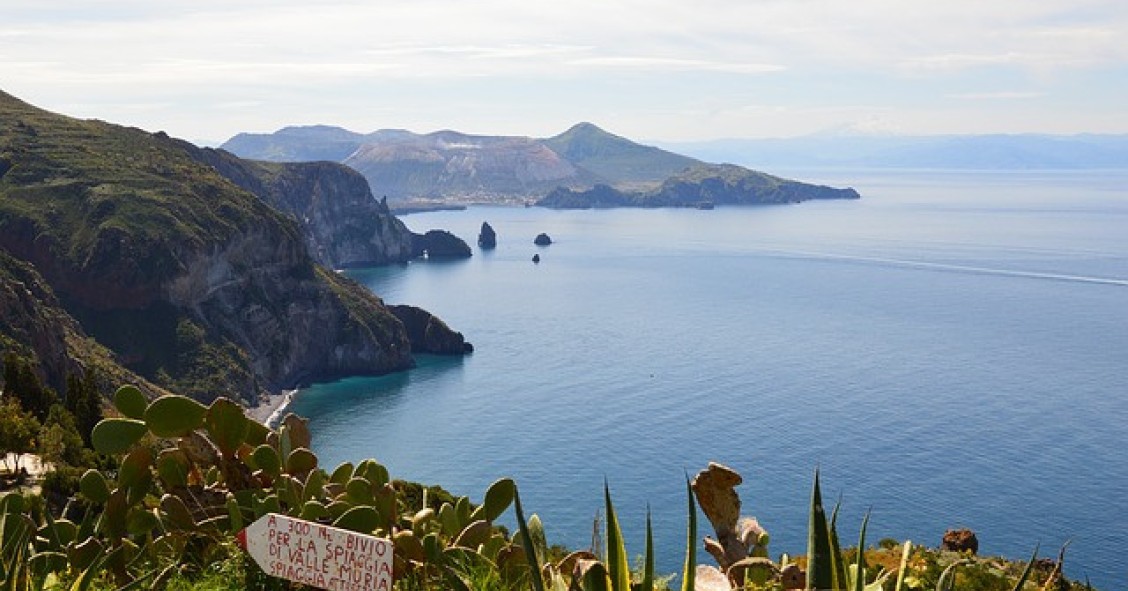 Um proprietário italiano oferece casa com vista para o mar grátis em troca de cuidar da sua quinta