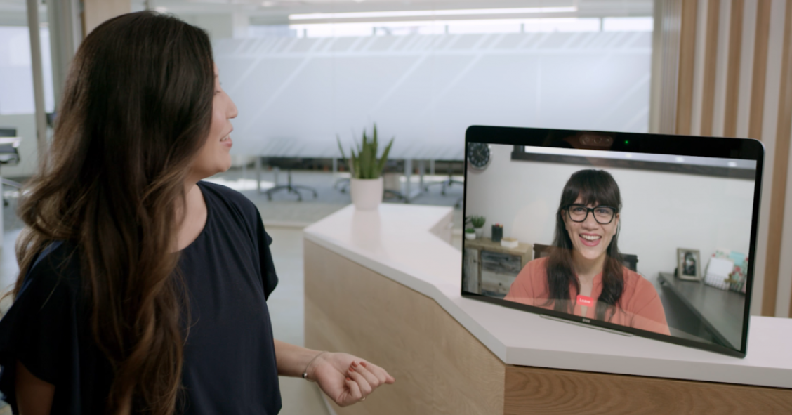 Escritórios híbridos: Zoom propõe rececionistas virtuais e reuniões controladas pelo telemóvel