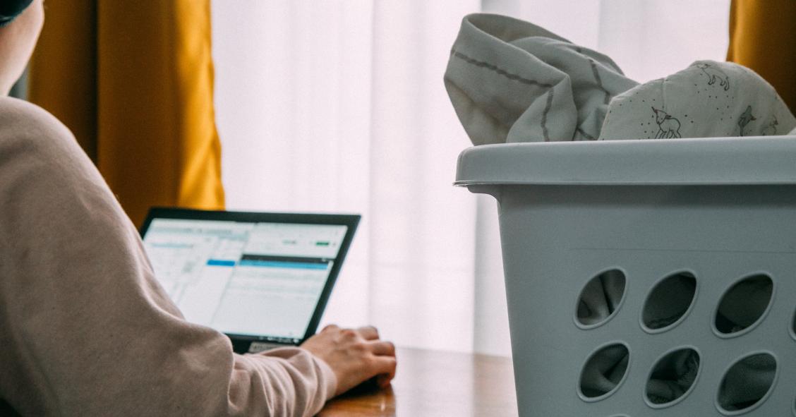 Pandemia faz “descarrilar conquistas de igualdade” e coloca maior pressão sobre as mulheres