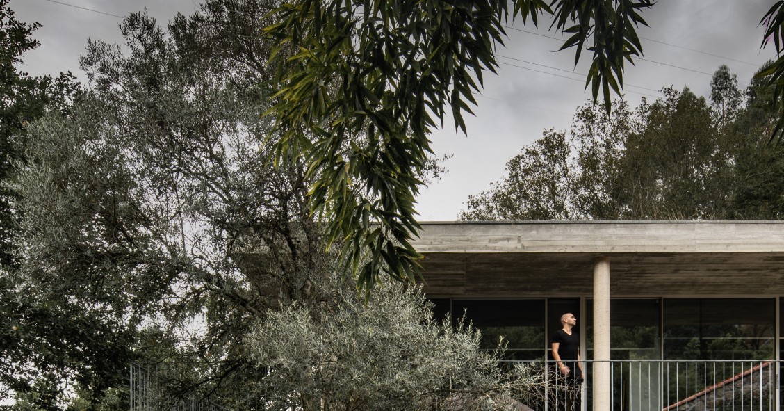 A incrível casa na árvore em Ponte da Barca: “Aqui a estrela é a natureza, não o arquiteto”