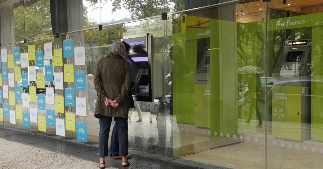 Carteiras de crédito malparado do Novo Banco e da CGD mudam de mãos em outubro