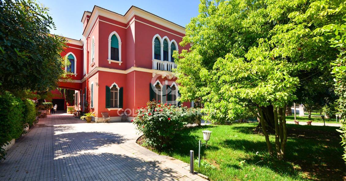 palácios à venda