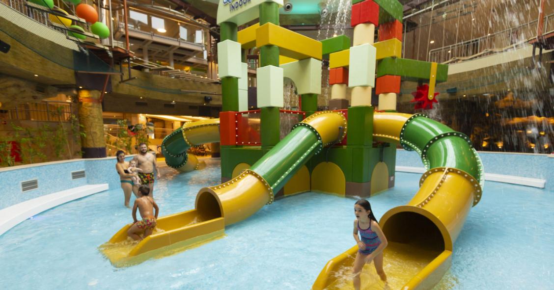 Parque aquático coberto