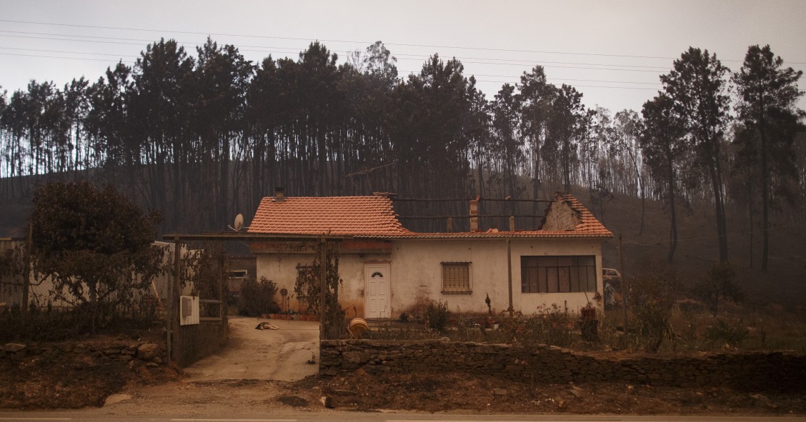 Casas destruídas nos incêndios