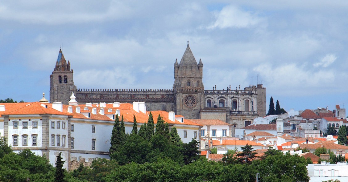 Évora