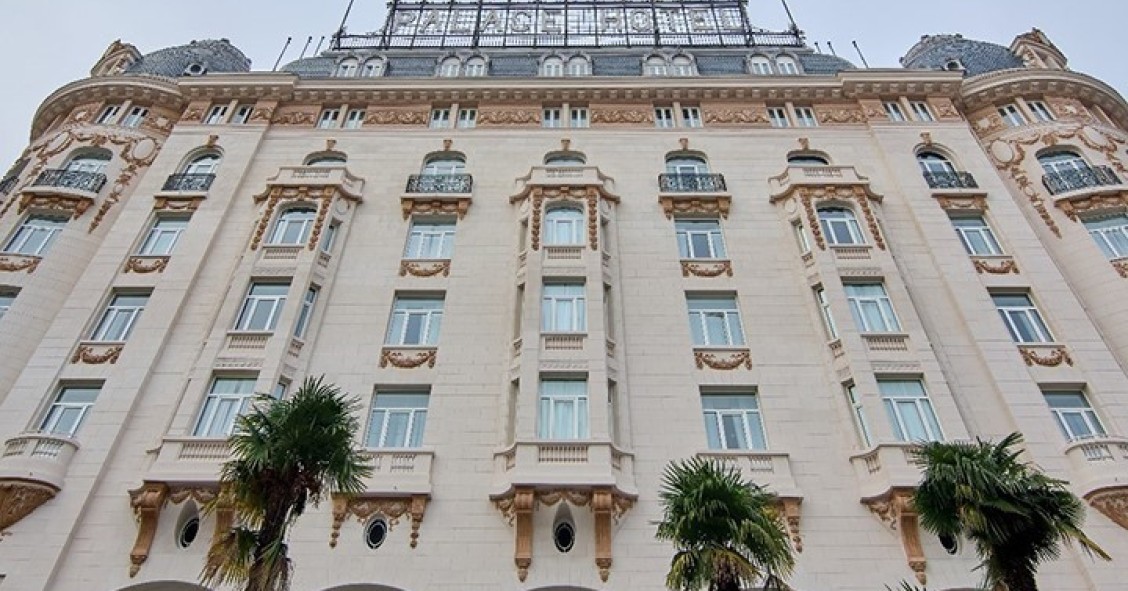 Archivo - The Palace Hotel, Madrid recupera su esplendor original tras una restauración histórica de su fachada.