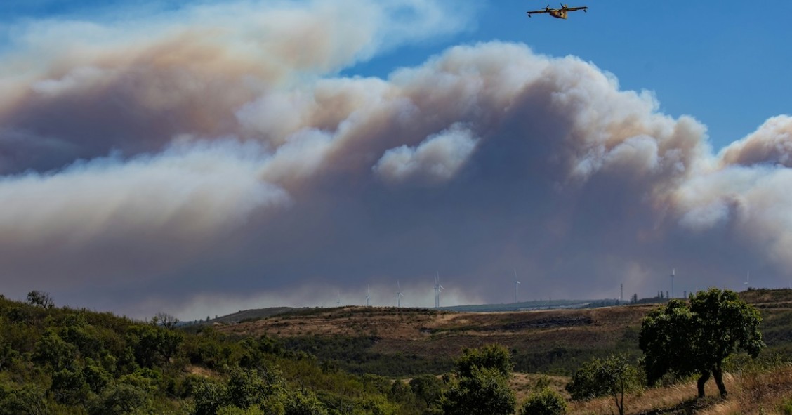 fumo provocado por um incêndio