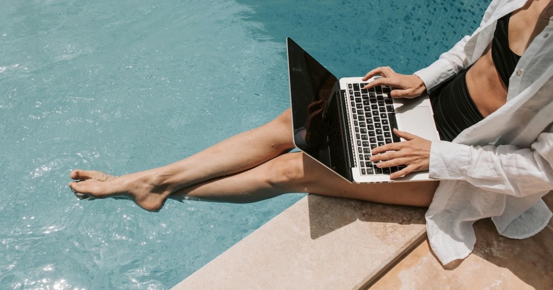 piscina com computador