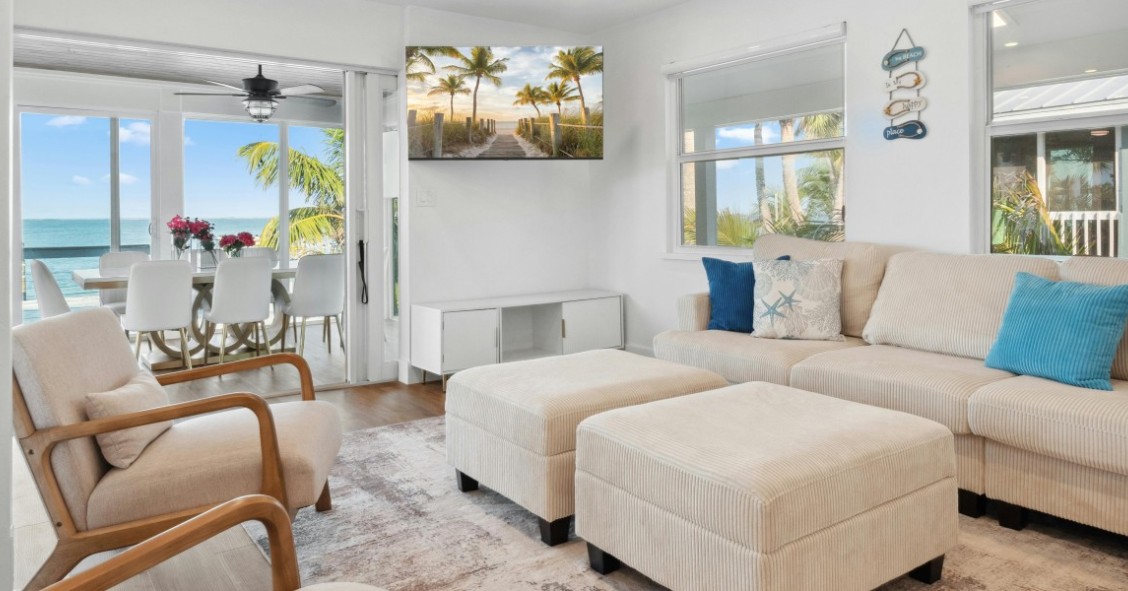 Interiores de luxo com vista para o mar
