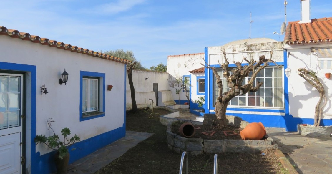 Casas à venda com anexos em Portugal