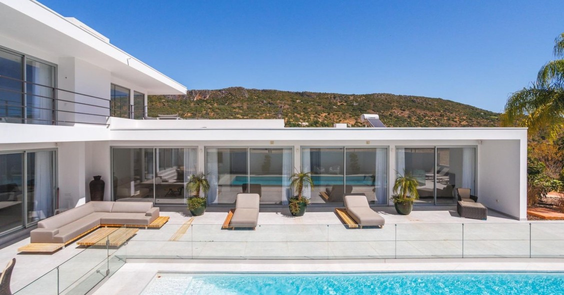 Property for sale in the Algarve hills