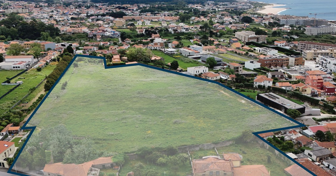 Terreno no Grande Porto em leilão