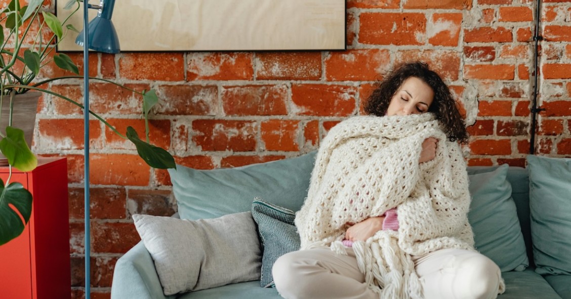 rapariga com cobertor