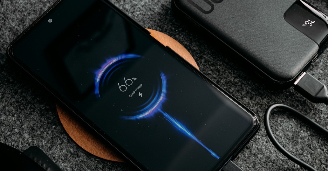 telemóvel a carregar