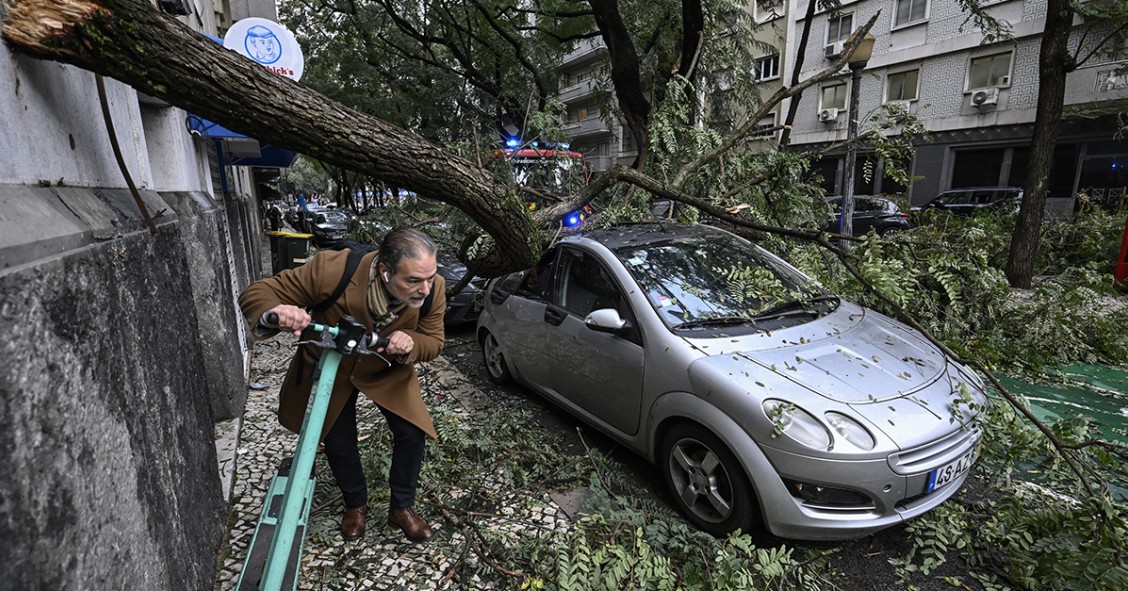 Reconstruir casas após tempestade