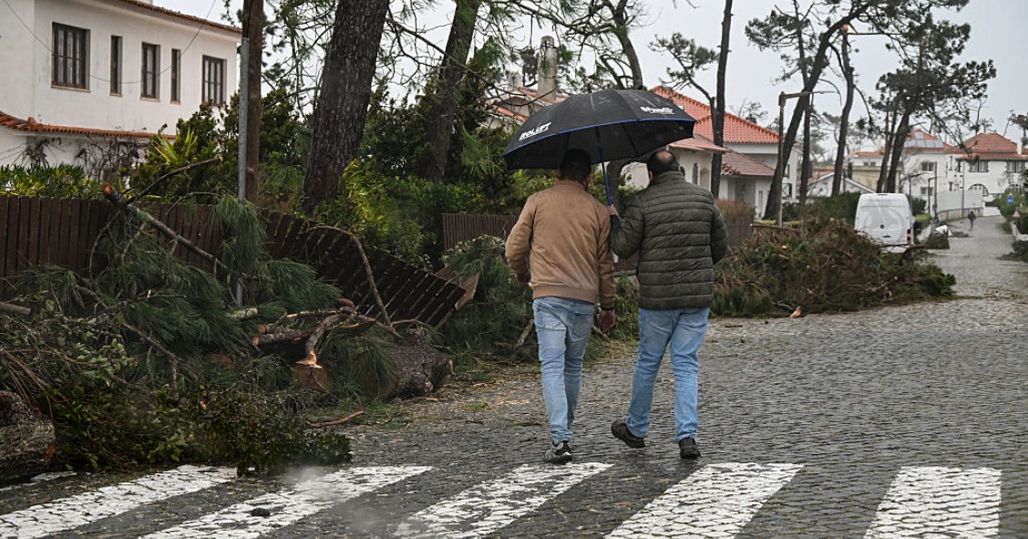 Reconstrução de casas afetadas pelo mau tempo