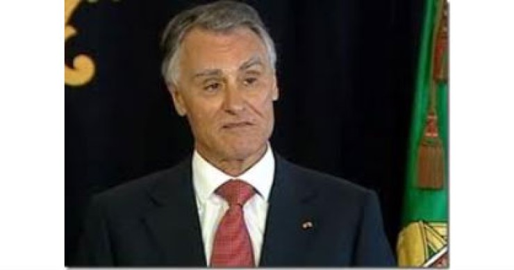 cavaco quer ajudar o país a enfrentar as dificuldades