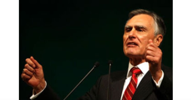 cavaco reeleito com 52,94% dos votos 