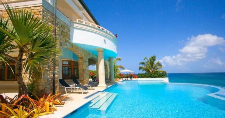 a casa das maçãs tem três pisos, piscina aquecida e está rodeada por um pinhal frondoso casa mais cara do reino unido será penhorada (fotos)