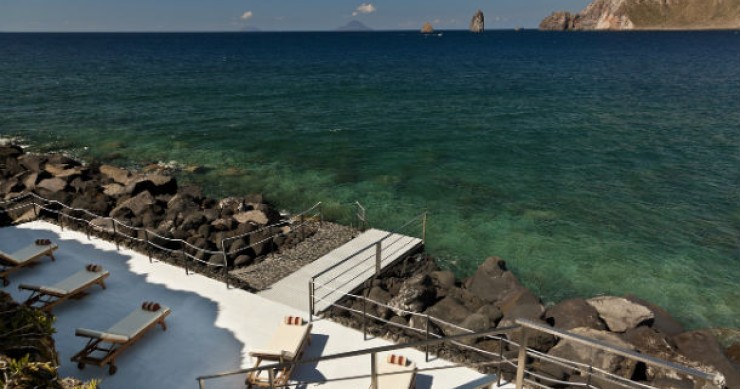 therasia resort sea and spa: paisagem idílica entre o mar e o vulcão (fotos)