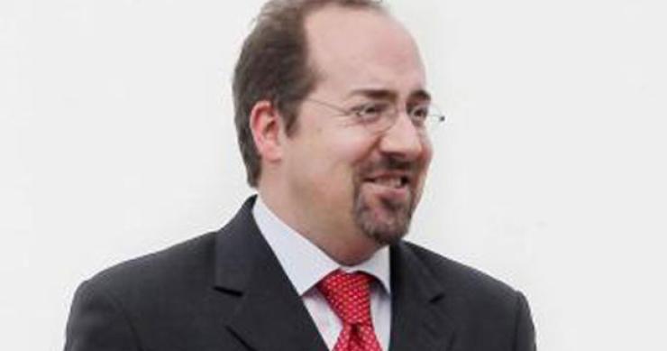álvaro santos pereira, ministro da economia e do emprego governo corta nas novas concessões de auto-estradas