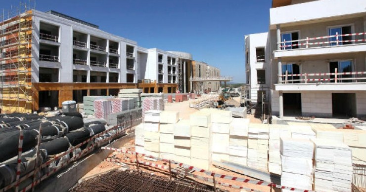 emprego na construção caiu 46% 