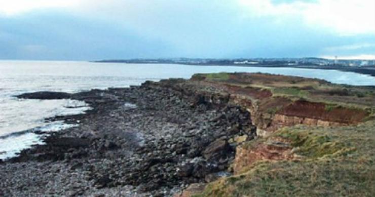 a sully island tem cerca de 59.000 m2 ilha que foi habitada por piratas está à venda por 105 mil euros