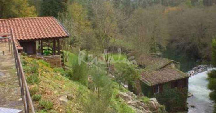 casas de fim-de-semana: chalet à beira-rio a espreitar a aldeia (fotos)