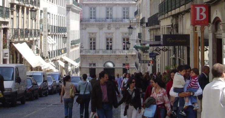 chiado é a zona comercial mais cara do país