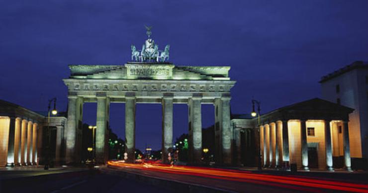porta de branderburger, na pariser platz, no centro de berlim lisboa e berlim: onde é mais caro comprar casa?