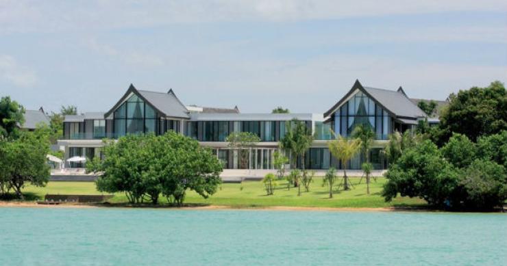 casas de sonho: espectacular mansão junto à costa de phuket, na tailândia (fotos)