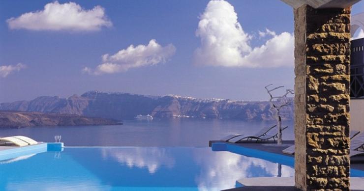 hotel astarte: união entre o céu e o mar egeu em santorini (fotos)