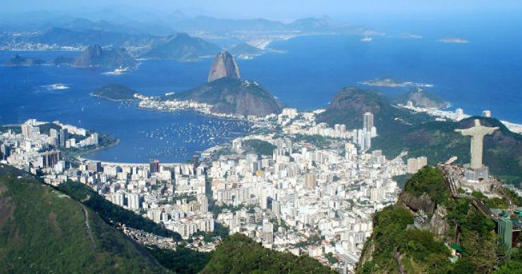 vista aérea do rio de janeiro, uma das maiores cidades brasileiras engenheiros portugueses com vida facilitada para trabalhar no brasil