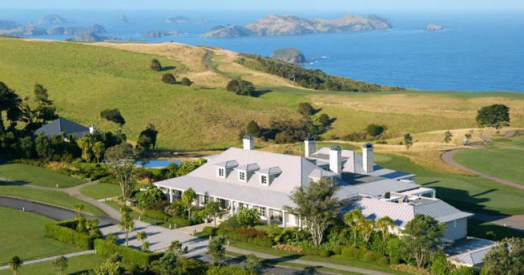 kauri cliffs resort: baía com vista para o oceano pacífico na nova zelândia (fotos)