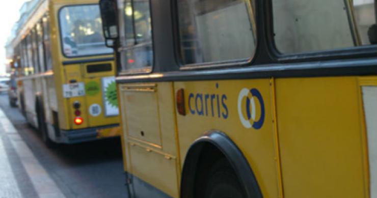 utentes só podem usar os transportes fora das horas de ponta governo quer metro mais lento, menos carreiras da carris e barcos a fechar mais cedo